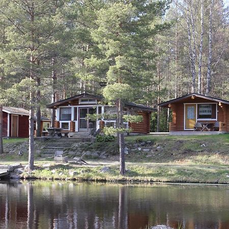 Готель Hirsimoekki Ja Makuuaitta Karijoki Екстер'єр фото