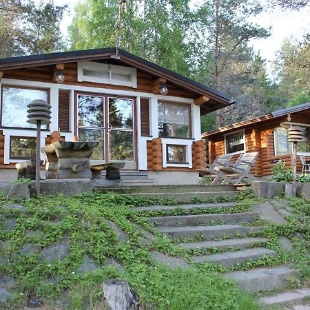 Готель Hirsimoekki Ja Makuuaitta Karijoki Екстер'єр фото